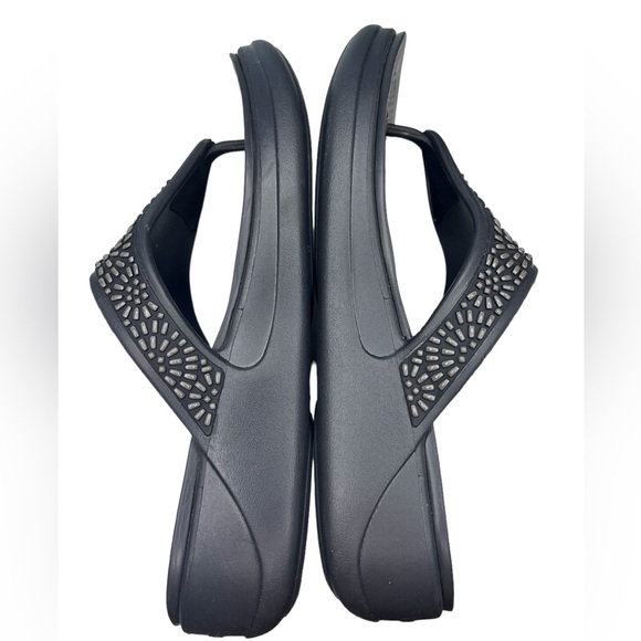 Crocs Sandals Women’s size 11 Monterey Diamante Black Embellished Thong Wedge - Picture 3 of 6